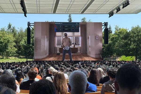 Tại Sao Apple Bỏ Qua Controller Cho Vision Pro? Giao Diện Mắt & Tay Là "Bộ Điều Khiển Tốt Nhất"